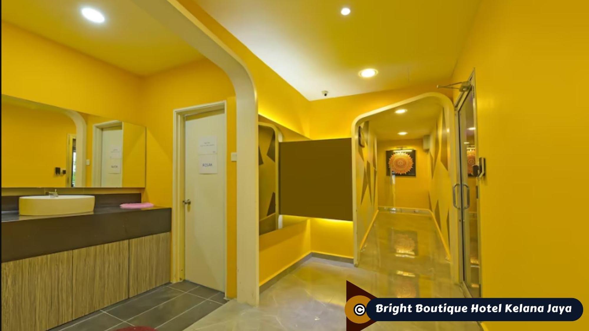 Bright Boutique Hotel Kelana Jaya Петалинг Джая Екстериор снимка